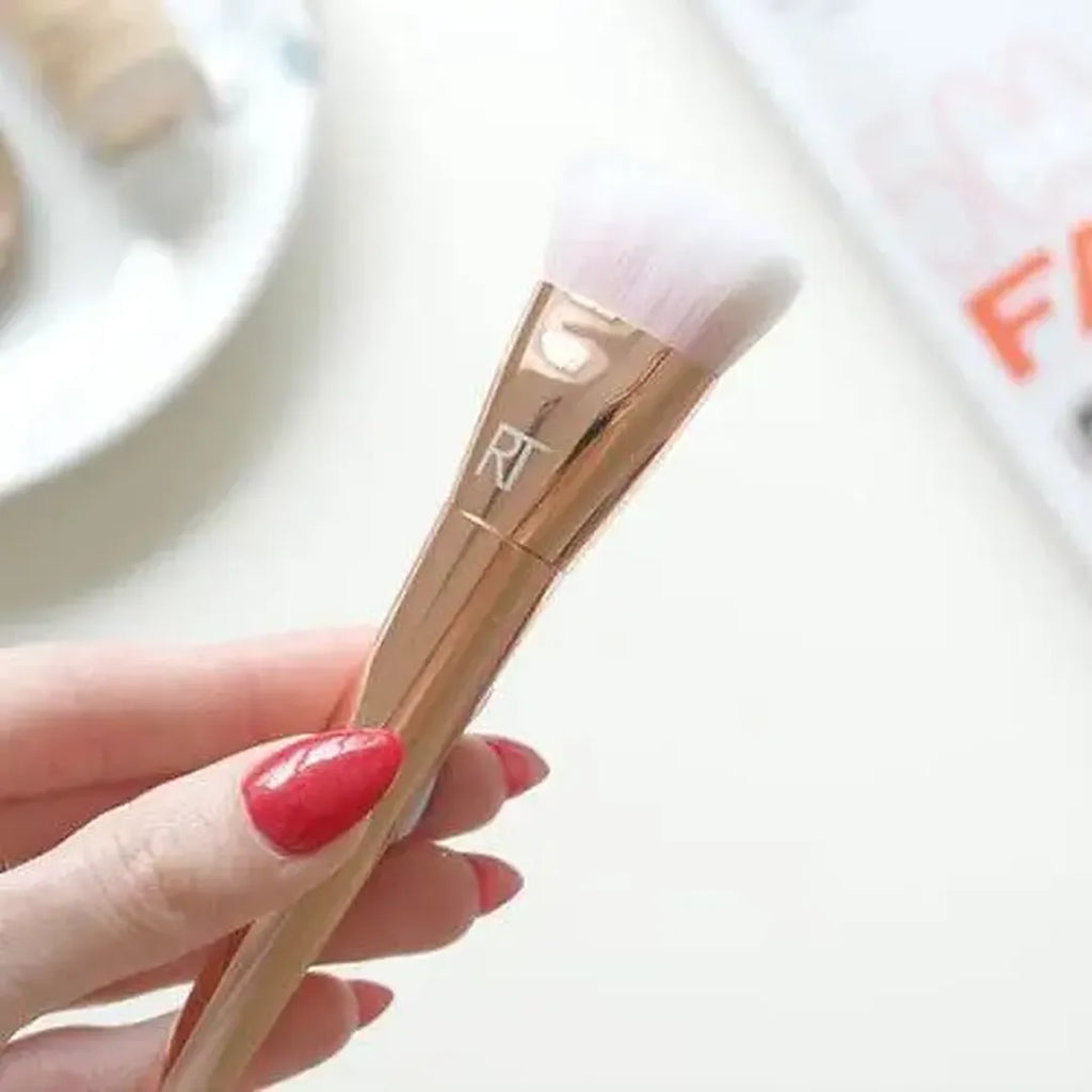 Real Techniques 301 Flat Contour Brush