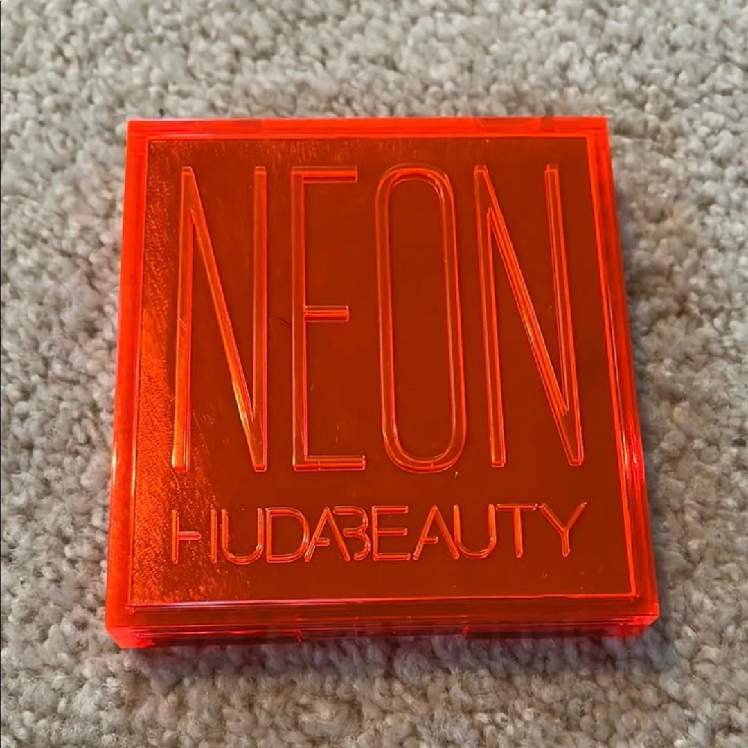 Huda Beauty Neon Orange Eyeshadow Pallete