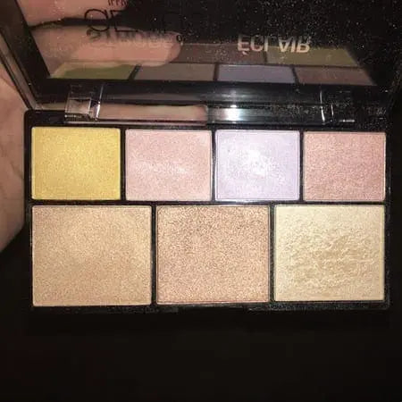 NYX Strobe of Genius illuminating Highlighter Palette