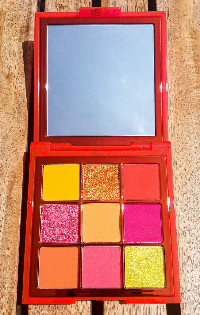 Huda Beauty Neon Orange Eyeshadow Pallete