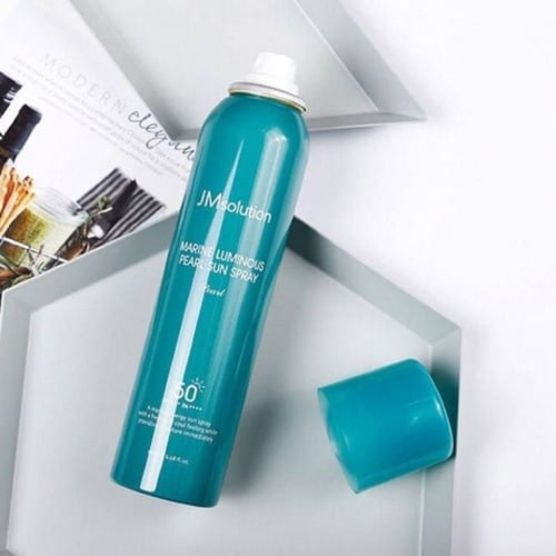 JM Solution Sun Spray is a broad-spectrum sunscreen spray