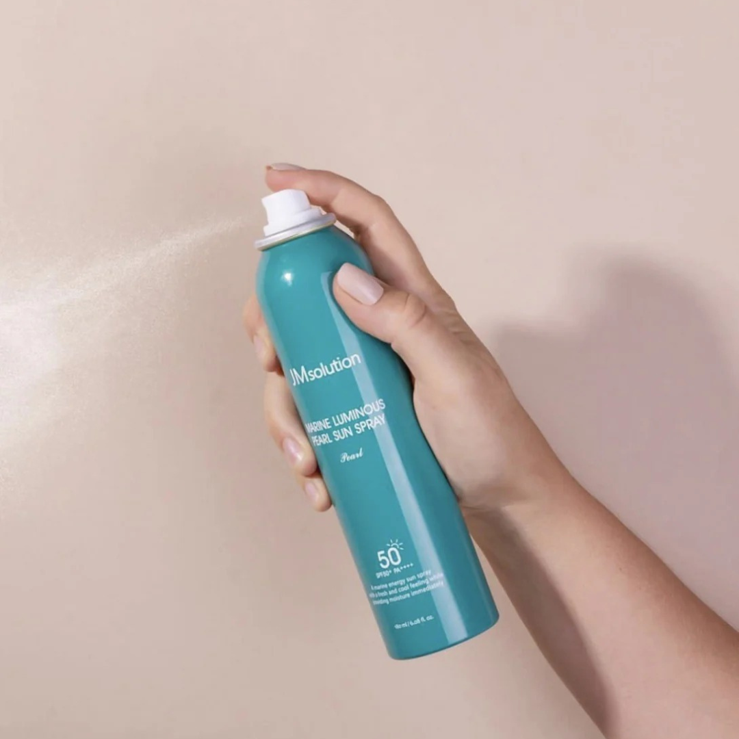 JM Solution Sun Spray is a broad-spectrum sunscreen spray