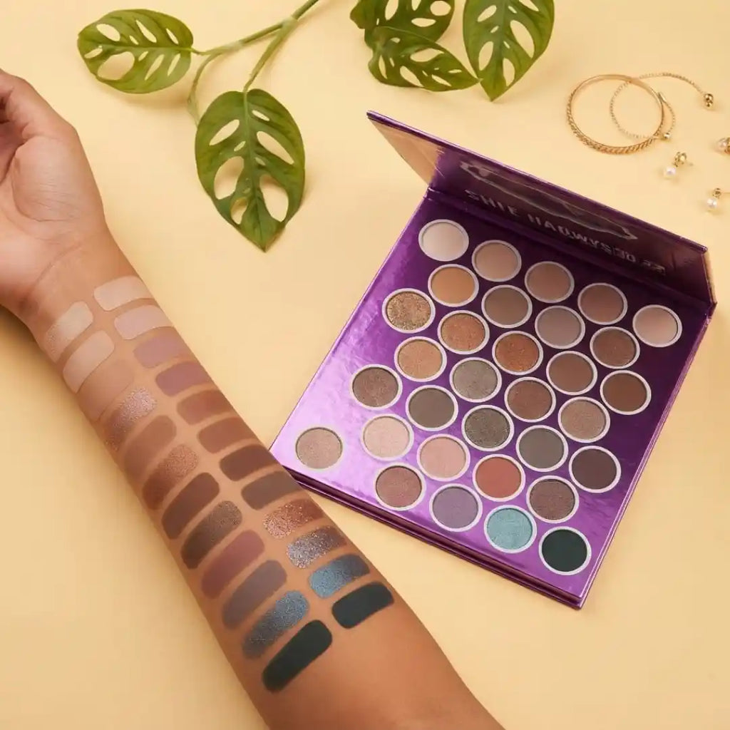 Essence The Shadows palette 3D 32 Color