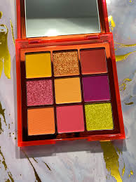 Huda Beauty Neon Orange Eyeshadow Pallete