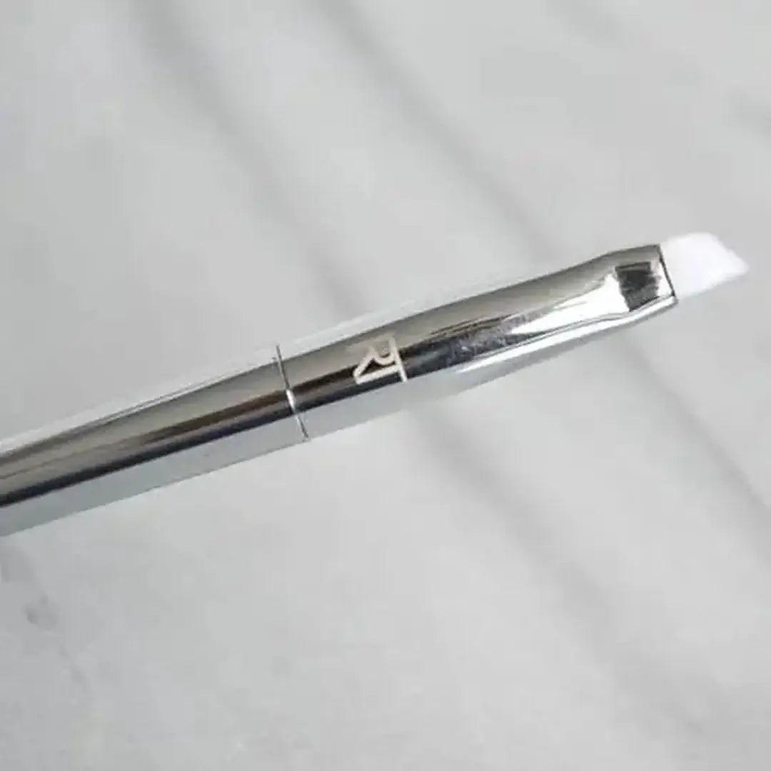 Real Techniques 202 Angled Liner Brush